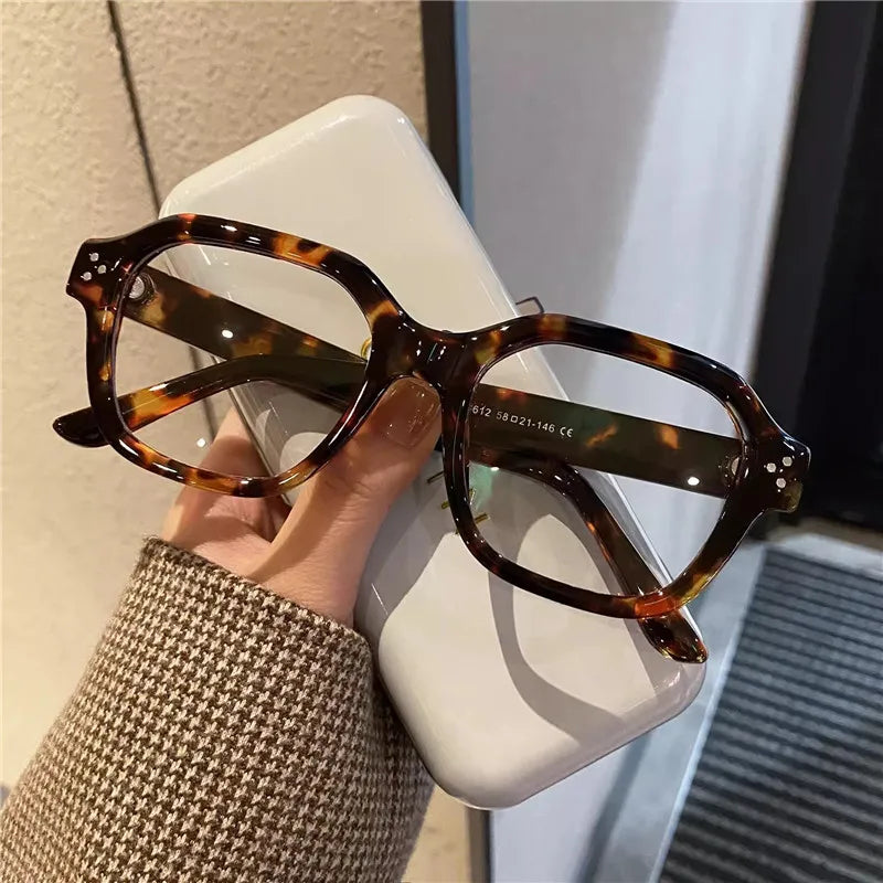 Clear Elegance - Iconische Bril met Transparante Lenzen