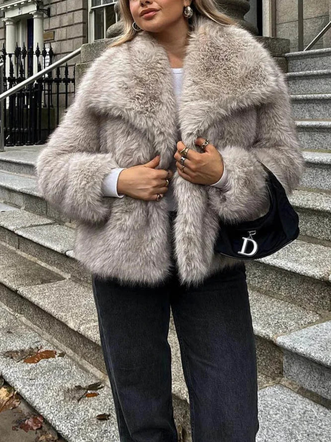 Vivre Élégant - Luxe Cropped Faux Fur Jas met Reverskraag